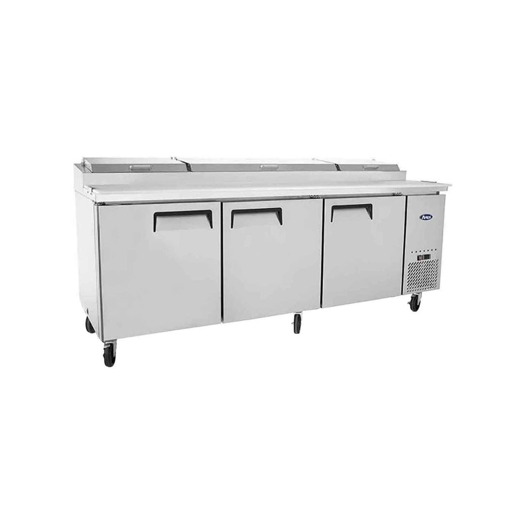 MPF8203GR - Table de préparation à pizza réfrigérée 3 portes -2+8°C - Capacité  800 litres - 2362x840x1102mm